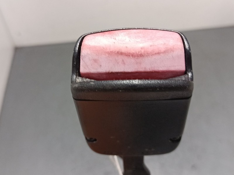 Recambio de anclaje cinturon delantero izquierdo para renault megane cc (ez0/1_) 1.2 tce (ez16) referencia OEM IAM   