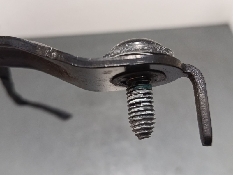 Recambio de anclaje cinturon delantero izquierdo para renault megane cc (ez0/1_) 1.2 tce (ez16) referencia OEM IAM   