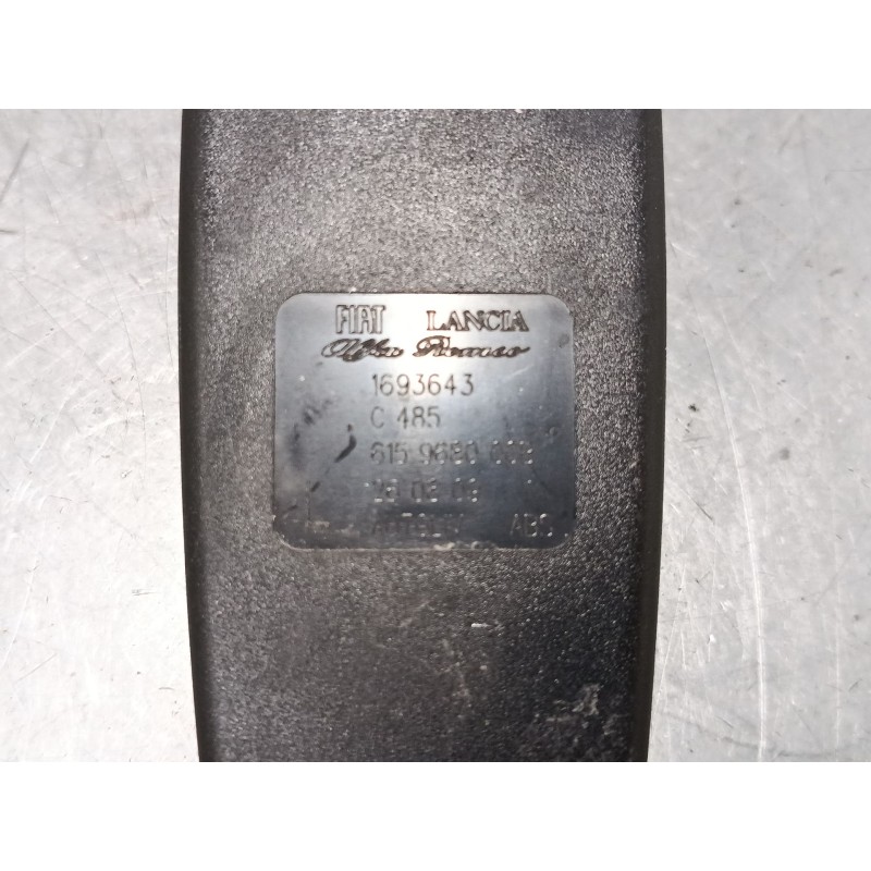 Recambio de anclaje cinturon delantero izquierdo para alfa romeo mito (955_) 1.3 multijet (955axh1b, 955axt1a) referencia OEM IA