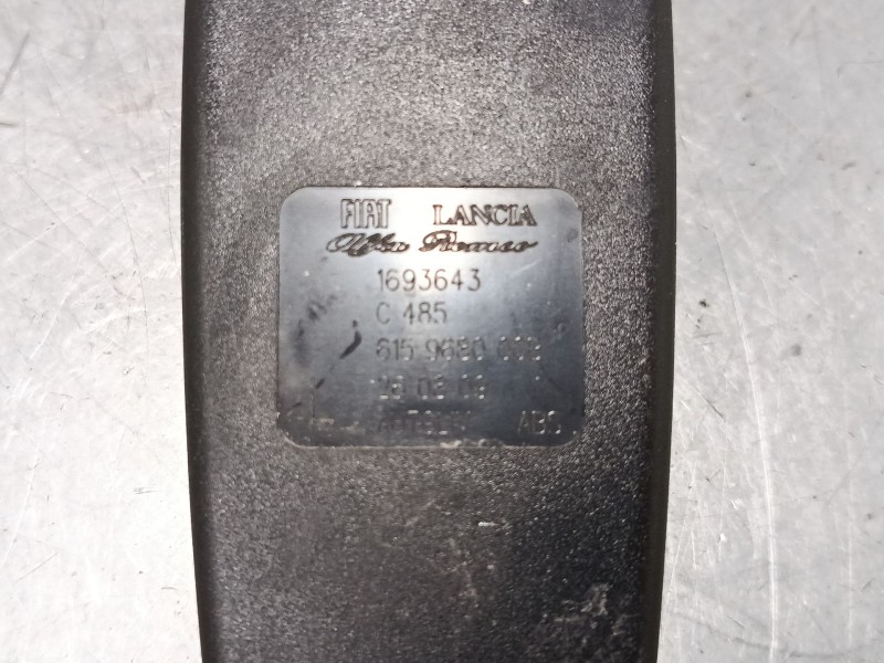 Recambio de anclaje cinturon delantero izquierdo para alfa romeo mito (955_) 1.3 multijet (955axh1b, 955axt1a) referencia OEM IA