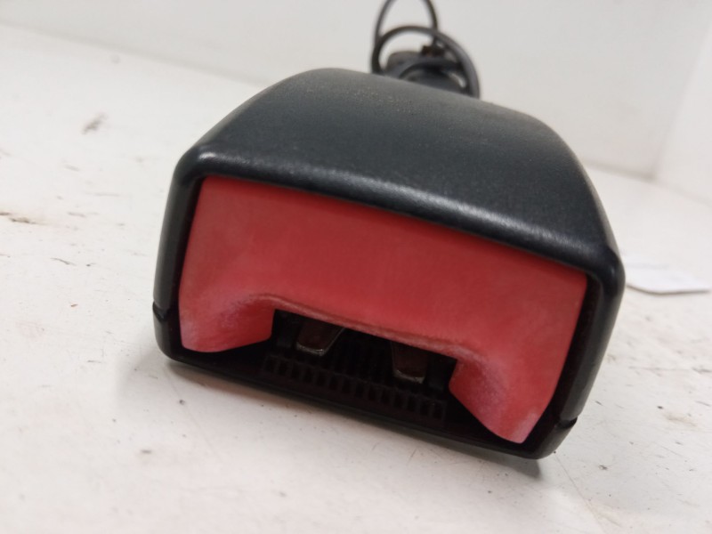 Recambio de anclaje cinturon delantero derecho para volkswagen golf plus v (5m1, 521) 1.4 tsi referencia OEM IAM   