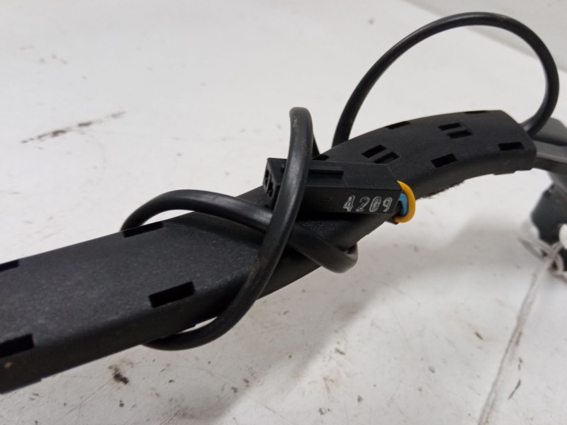 Recambio de anclaje cinturon delantero derecho para volkswagen golf plus v (5m1, 521) 1.4 tsi referencia OEM IAM   