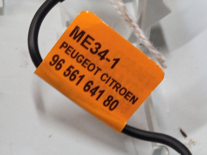 Recambio de luz interior delantera para peugeot 2008 i (cu_) 1.6 bluehdi referencia OEM IAM 9656164180  