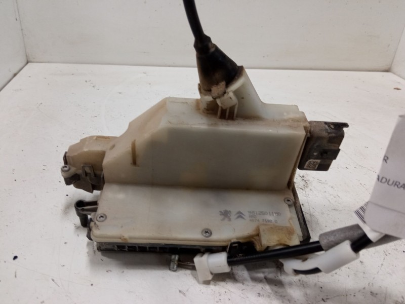 Recambio de cerradura puerta trasera derecha para peugeot 208 i (ca_, cc_) 1.6 hdi / bluehdi 75 referencia OEM IAM 9812501180  