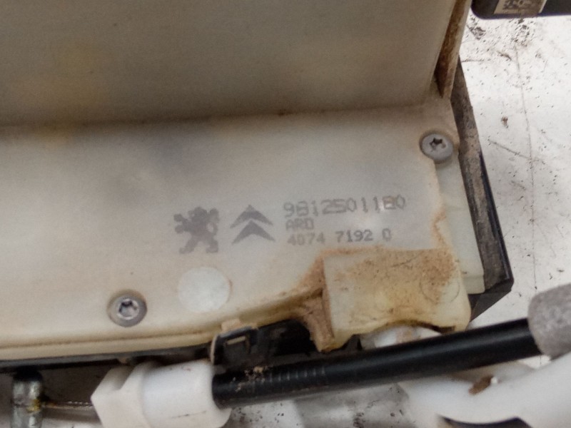 Recambio de cerradura puerta trasera derecha para peugeot 208 i (ca_, cc_) 1.6 hdi / bluehdi 75 referencia OEM IAM 9812501180  