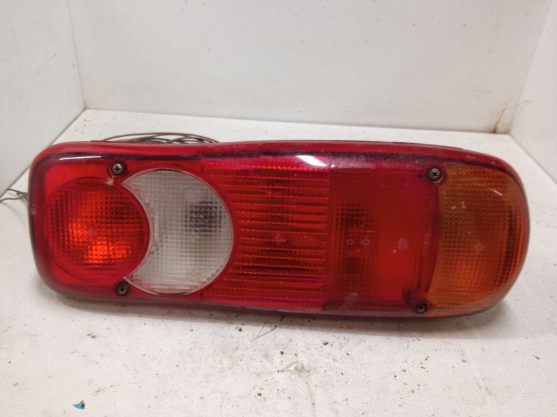 Recambio de piloto trasero izquierdo para renault maxity 110.35/5 referencia OEM IAM   