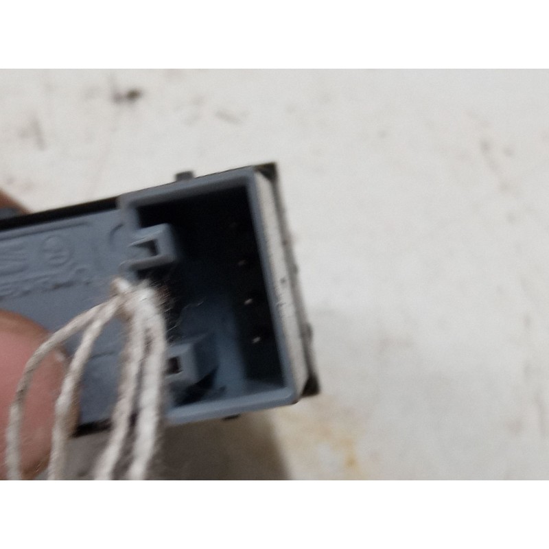 Recambio de mando elevalunas trasero izquierdo para volkswagen golf plus v (5m1, 521) 1.4 tsi referencia OEM IAM   