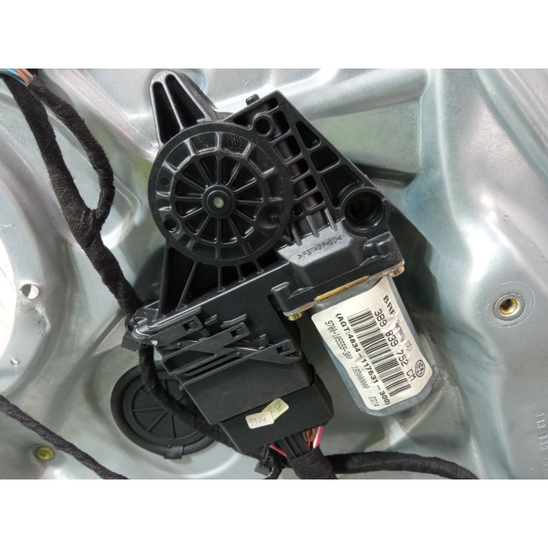 Recambio de elevalunas electrico trasero derecho para volkswagen passat b5 variant (3b5) 1.8 t referencia OEM IAM 3B9839752  