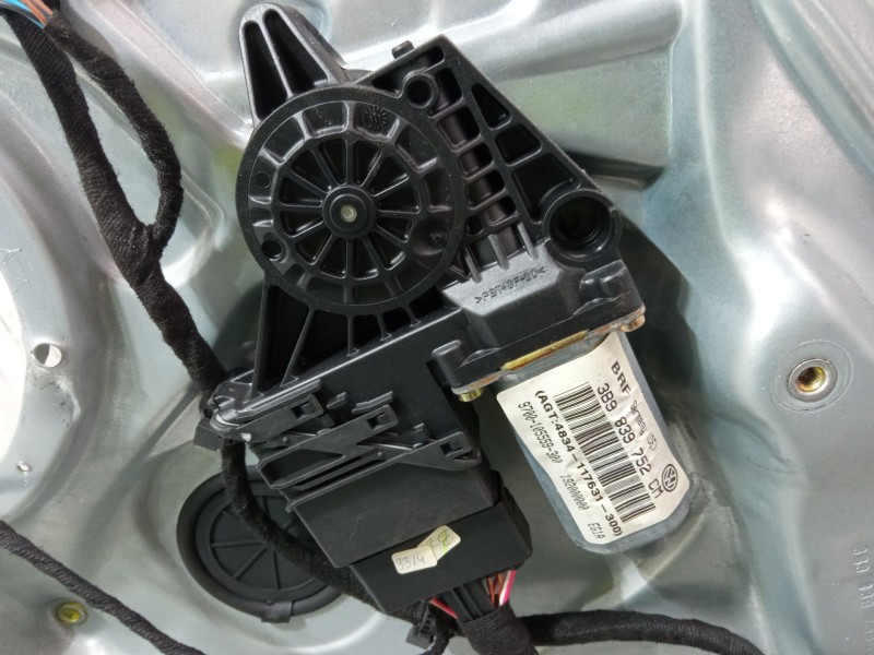 Recambio de elevalunas electrico trasero derecho para volkswagen passat b5 variant (3b5) 1.8 t referencia OEM IAM 3B9839752  