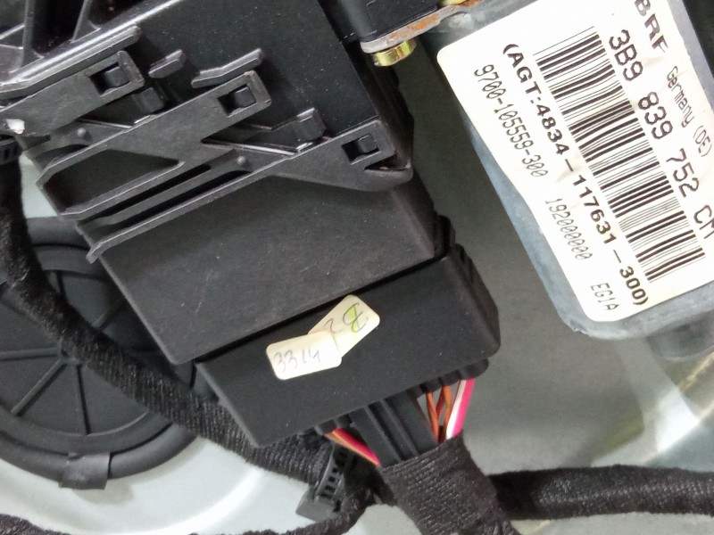 Recambio de elevalunas electrico trasero derecho para volkswagen passat b5 variant (3b5) 1.8 t referencia OEM IAM 3B9839752  