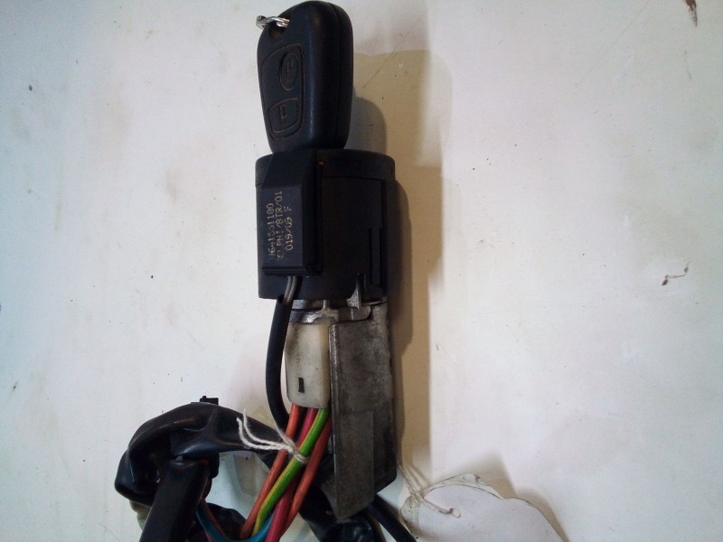 Recambio de clausor para chevrolet aveo / kalos hatchback (t200) 1.4 16v referencia OEM IAM   