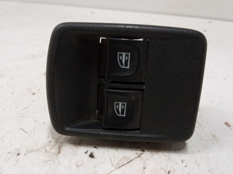 Recambio de mando elevalunas delantero izquierdo para dacia sandero ii (b8_) tce 90 (b8m1, b8ma) referencia OEM IAM   