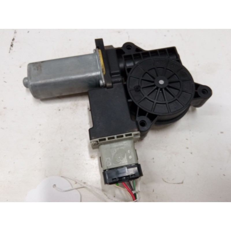 Recambio de motor elevaluna delantero izquierdo para dacia sandero ii (b8_) tce 90 (b8m1, b8ma) referencia OEM IAM   