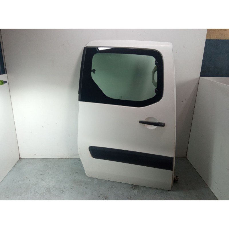 Recambio de puerta corredera derecha completa para peugeot partner tepee 1.6 hdi / bluehdi 75 referencia OEM IAM   