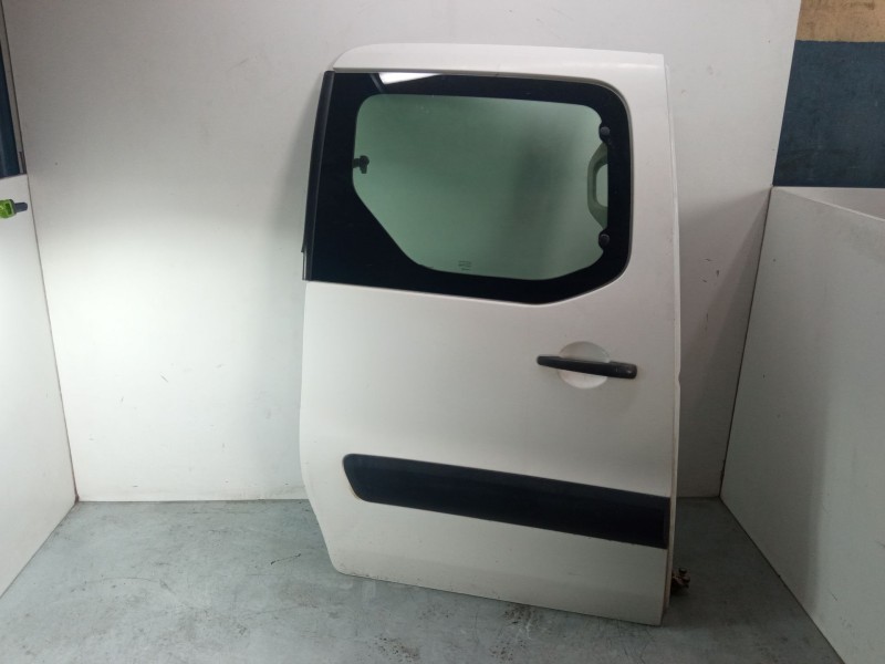 Recambio de puerta corredera derecha completa para peugeot partner tepee 1.6 hdi / bluehdi 75 referencia OEM IAM   