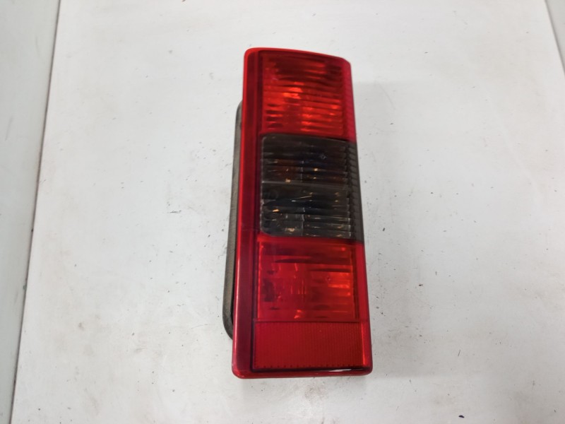 Recambio de piloto trasero izquierdo para opel combo tour 1.3 cdti 16v referencia OEM IAM   