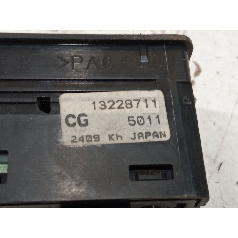 Recambio de mando elevalunas trasero derecho para opel astra h classic hatchback (a04) 1.6 (l48) referencia OEM IAM 13228711  