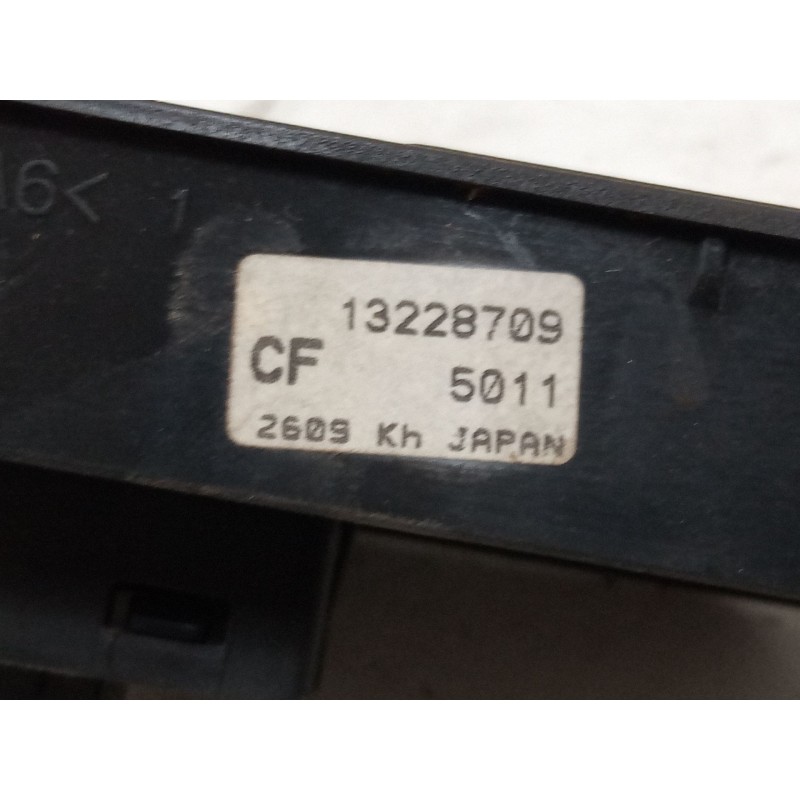 Recambio de mando elevalunas delantero derecho para opel astra h classic hatchback (a04) 1.6 (l48) referencia OEM IAM 13228709  