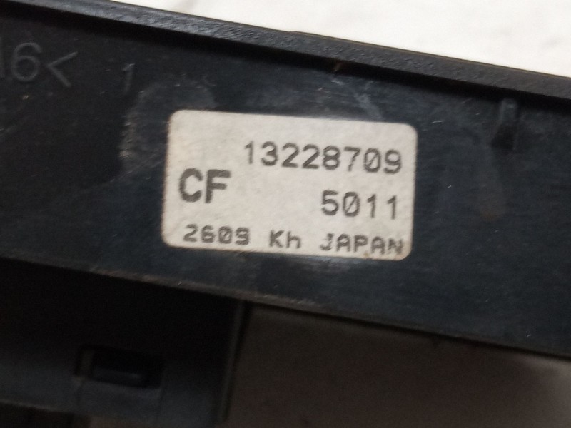 Recambio de mando elevalunas delantero derecho para opel astra h classic hatchback (a04) 1.6 (l48) referencia OEM IAM 13228709  