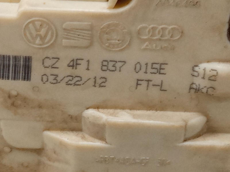 Recambio de cerradura puerta delantera izquierda para audi a3 sportback (8pa) 1.6 tdi referencia OEM IAM 4F1837015E  
