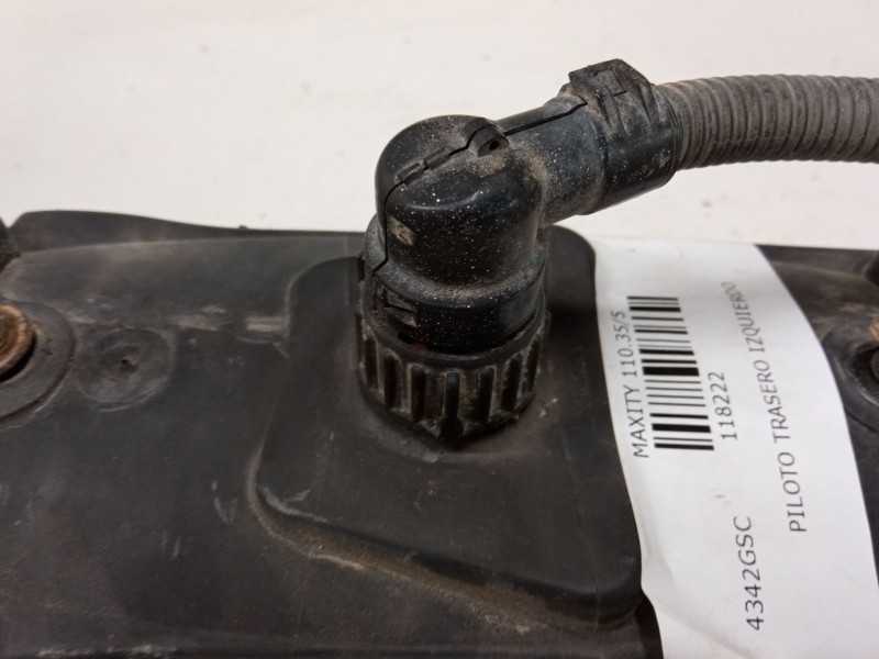 Recambio de piloto trasero izquierdo para renault maxity 110.35/5 referencia OEM IAM   