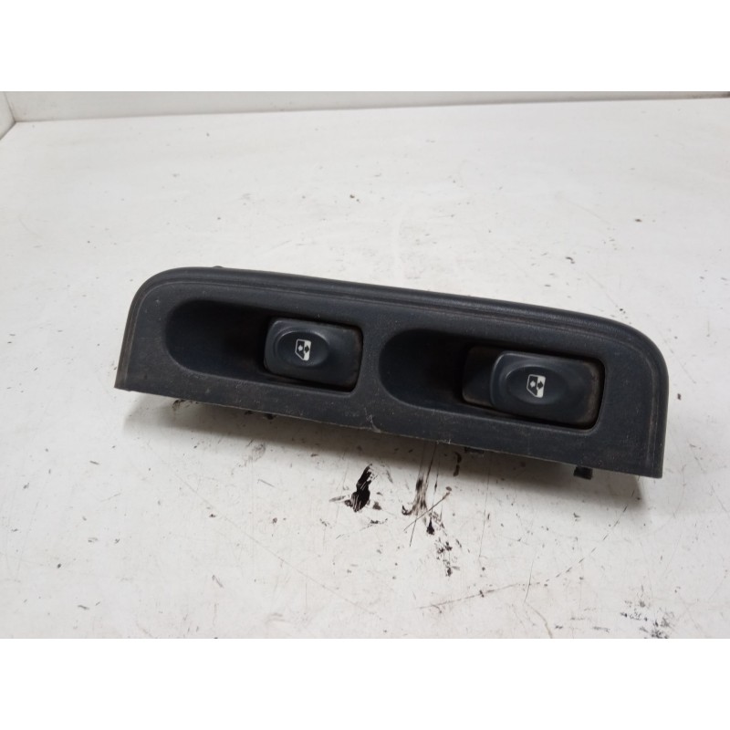 Recambio de mando elevalunas delantero izquierdo para renault clio ii (bb_, cb_) 1.9 dti (b/cb0u) referencia OEM IAM   