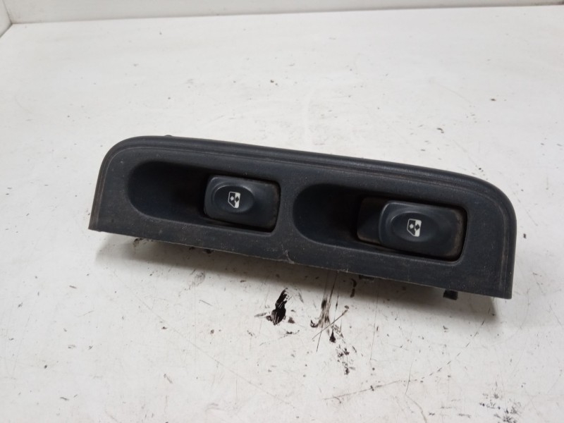 Recambio de mando elevalunas delantero izquierdo para renault clio ii (bb_, cb_) 1.9 dti (b/cb0u) referencia OEM IAM   