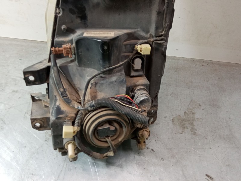 Recambio de faro derecho para renault maxity 110.35/5 referencia OEM IAM   