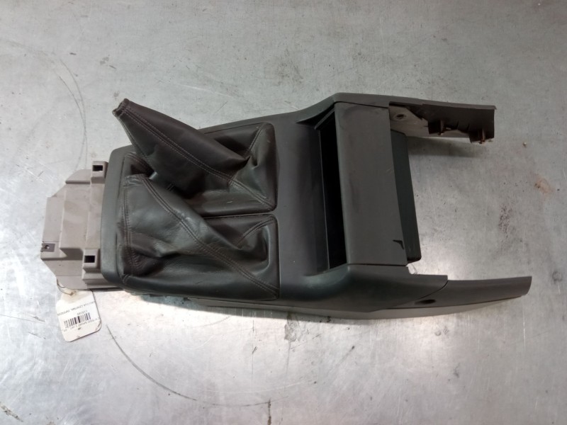 Recambio de consola central inferior para mitsubishi montero sport i (k7_, k9_) 2.5 td (k94w, k74t) referencia OEM IAM   