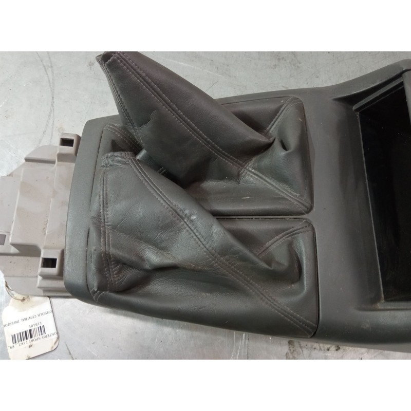 Recambio de consola central inferior para mitsubishi montero sport i (k7_, k9_) 2.5 td (k94w, k74t) referencia OEM IAM   