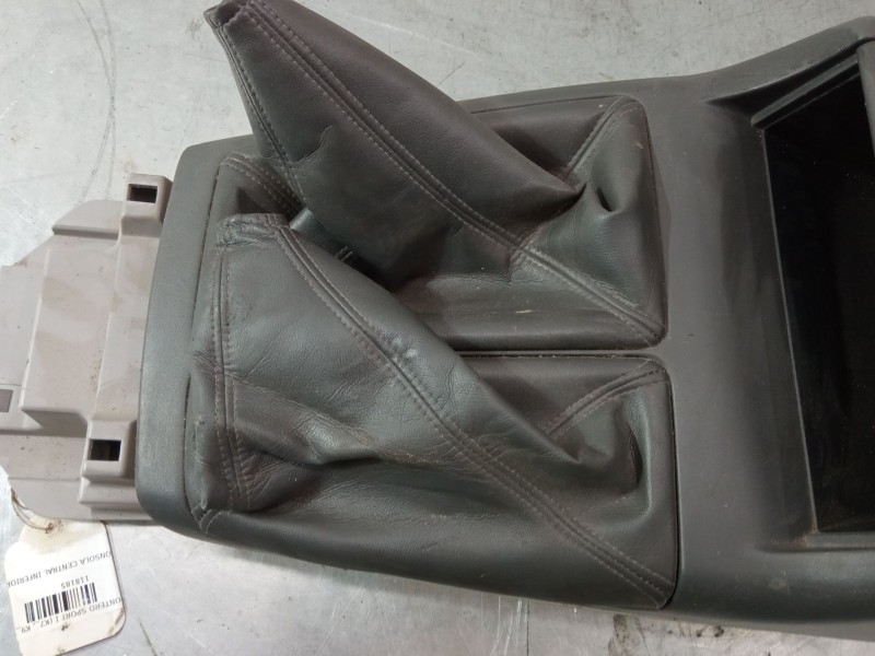 Recambio de consola central inferior para mitsubishi montero sport i (k7_, k9_) 2.5 td (k94w, k74t) referencia OEM IAM   