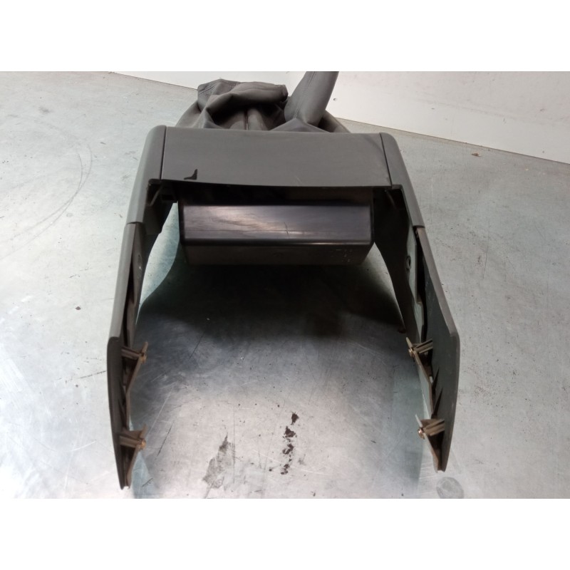 Recambio de consola central inferior para mitsubishi montero sport i (k7_, k9_) 2.5 td (k94w, k74t) referencia OEM IAM   