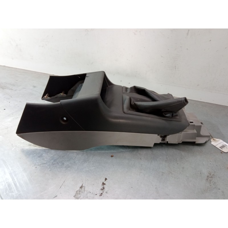 Recambio de consola central inferior para mitsubishi montero sport i (k7_, k9_) 2.5 td (k94w, k74t) referencia OEM IAM   