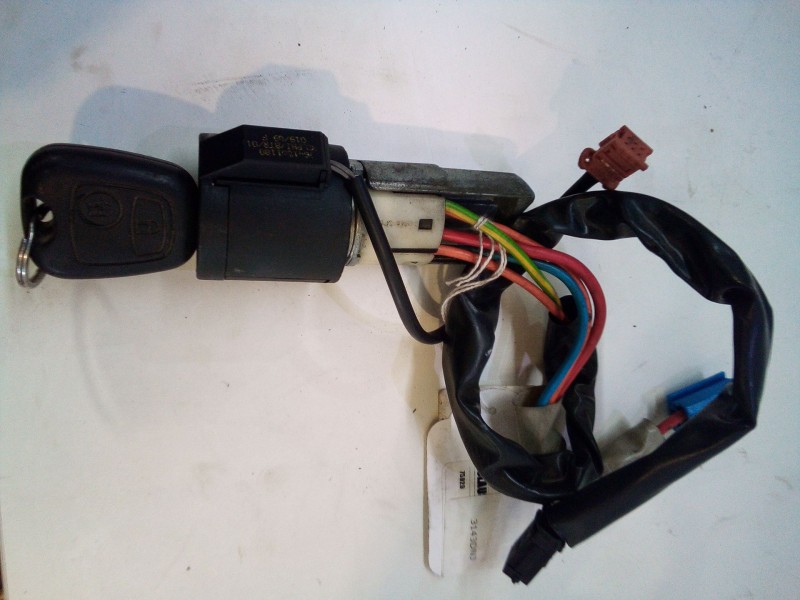 Recambio de clausor para chevrolet aveo / kalos hatchback (t200) 1.4 16v referencia OEM IAM   