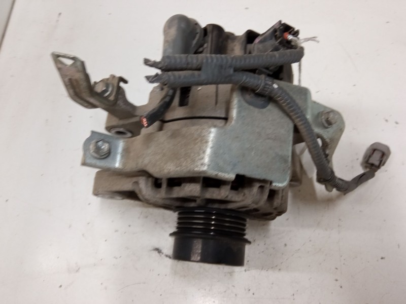 Recambio de alternador para toyota yaris (_p13_) 1.5 (nsp131_) referencia OEM IAM 270600Y370  