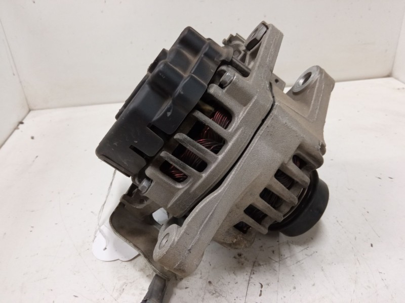 Recambio de alternador para toyota yaris (_p13_) 1.5 (nsp131_) referencia OEM IAM 270600Y370  