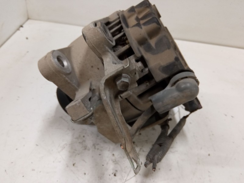 Recambio de alternador para toyota yaris (_p13_) 1.5 (nsp131_) referencia OEM IAM 270600Y370  