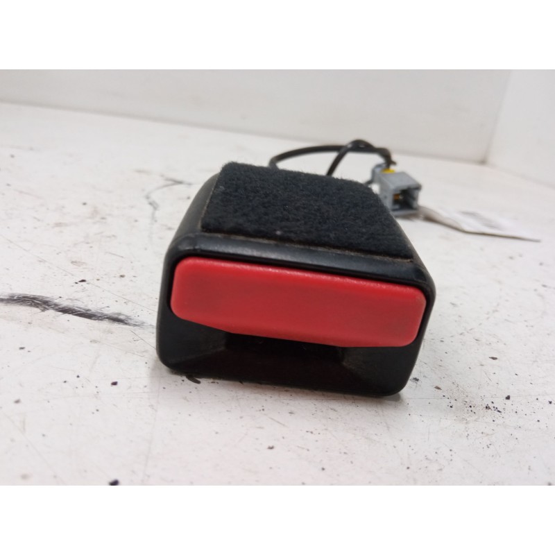 Recambio de anclaje cinturon delantero derecho para peugeot 208 i (ca_, cc_) 1.6 hdi / bluehdi 75 referencia OEM IAM   