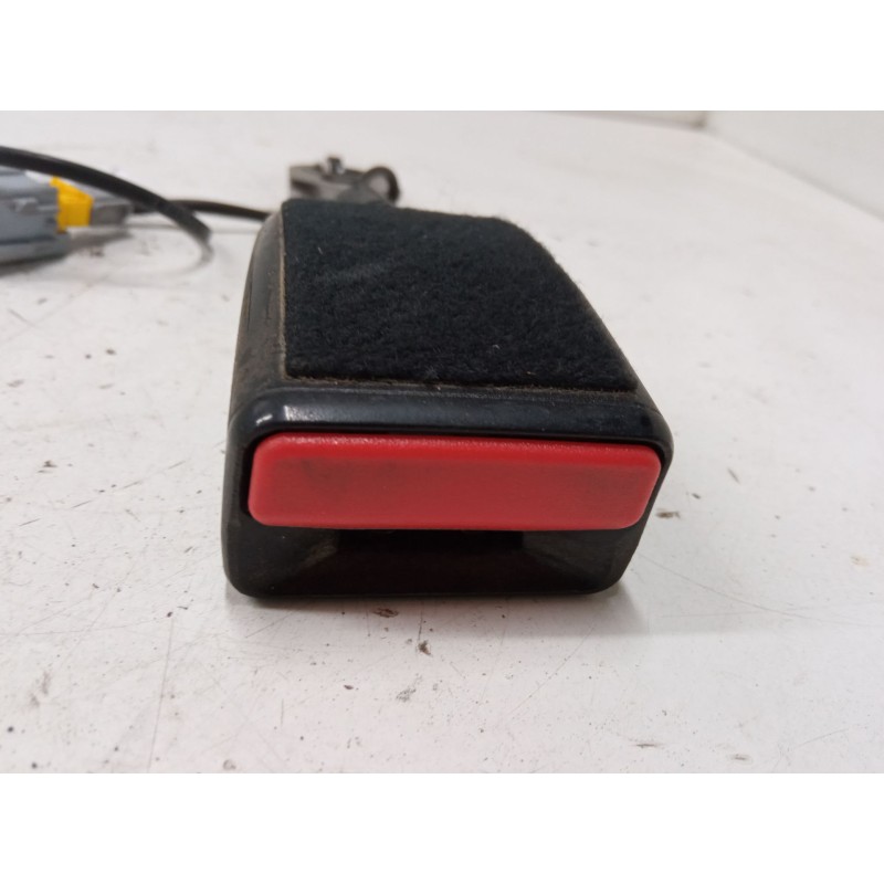 Recambio de anclaje cinturon delantero izquierdo para peugeot 208 i (ca_, cc_) 1.6 hdi / bluehdi 75 referencia OEM IAM   