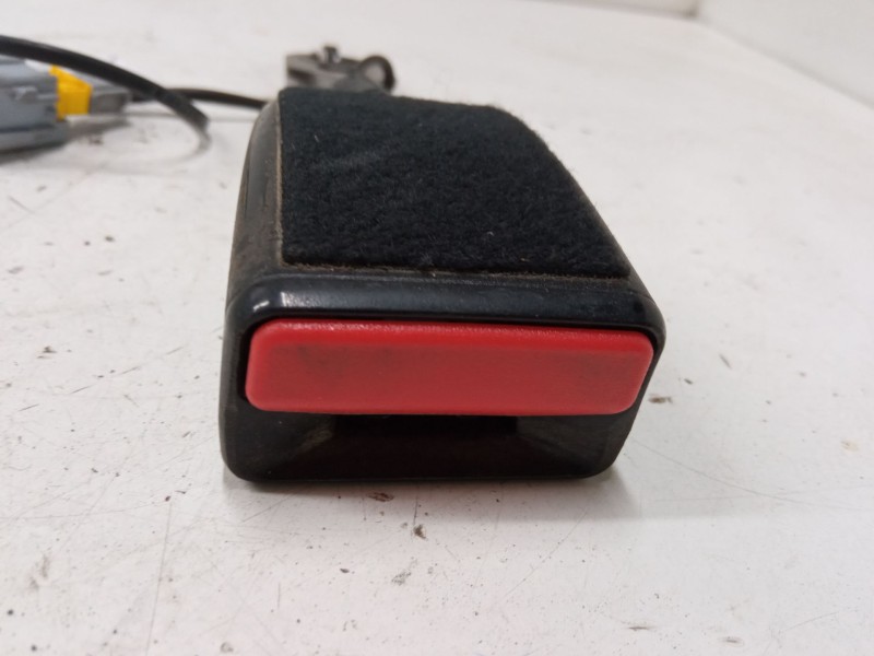 Recambio de anclaje cinturon delantero izquierdo para peugeot 208 i (ca_, cc_) 1.6 hdi / bluehdi 75 referencia OEM IAM   