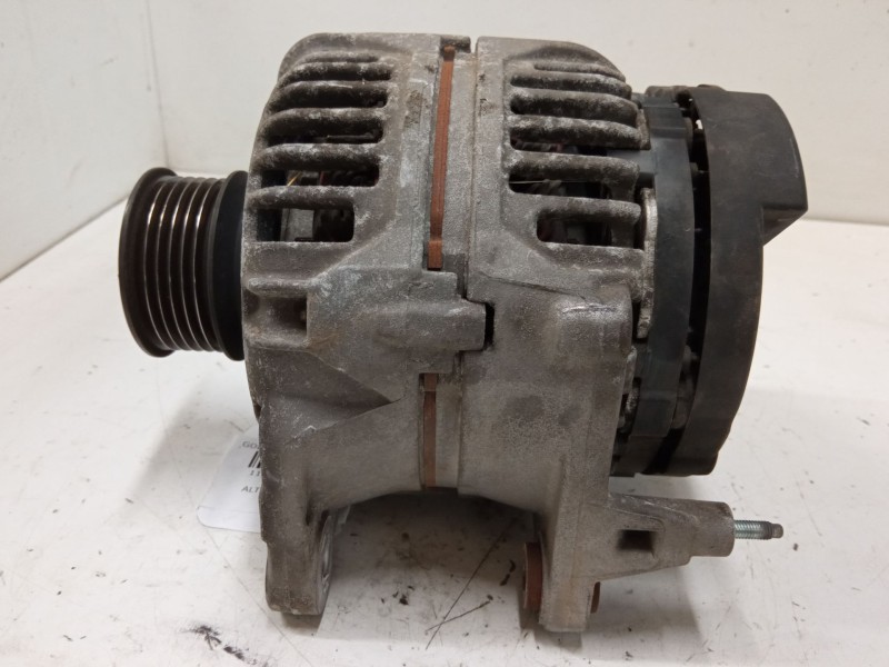 Recambio de alternador para volkswagen golf iv variant (1j5) 1.6 referencia OEM IAM 028903028D  
