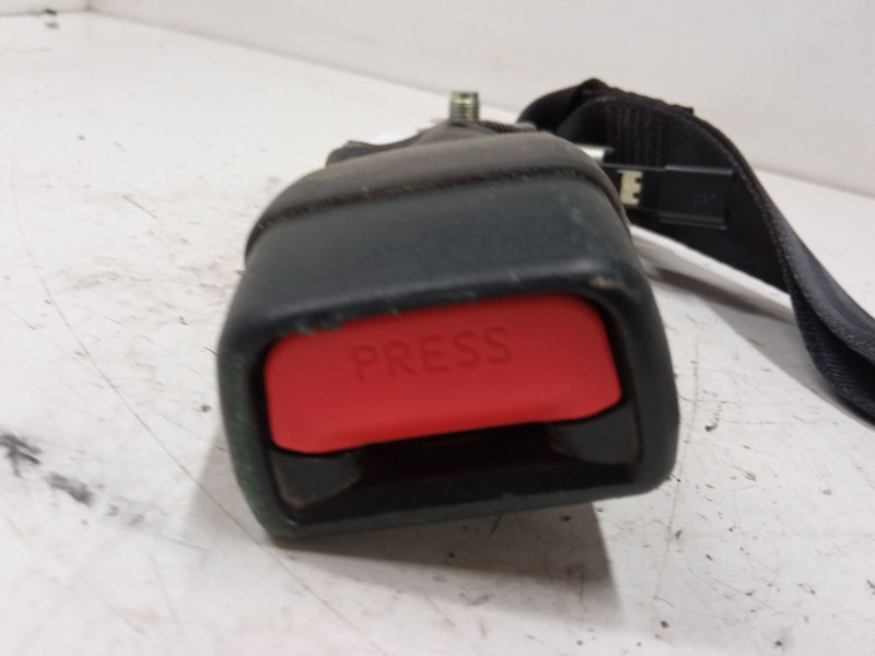 Recambio de anclaje cinturon trasero derecho para toyota yaris (_p13_) 1.5 (nsp131_) referencia OEM IAM   