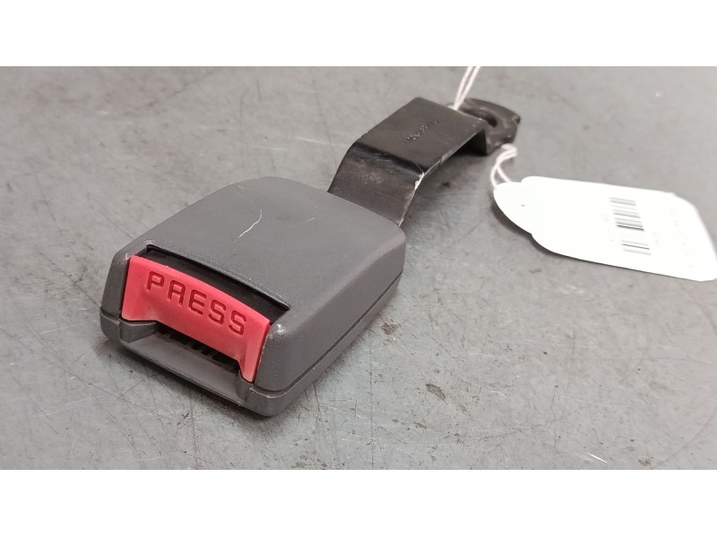 Recambio de anclaje cinturon delantero derecho para hyundai atos (mx) 1.1 referencia OEM IAM 2CA3168413  