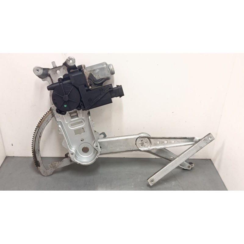 Recambio de elevalunas electrico delantero izquierdo para opel corsa c (x01) 1.2 (f08, f68) referencia OEM IAM 09113363  