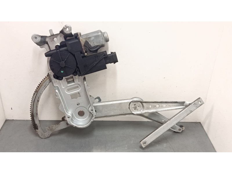 Recambio de elevalunas electrico delantero izquierdo para opel corsa c (x01) 1.2 (f08, f68) referencia OEM IAM 09113363  