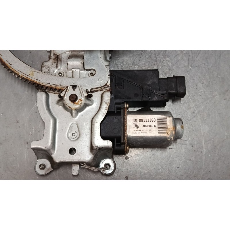 Recambio de elevalunas electrico delantero izquierdo para opel corsa c (x01) 1.2 (f08, f68) referencia OEM IAM 09113363  
