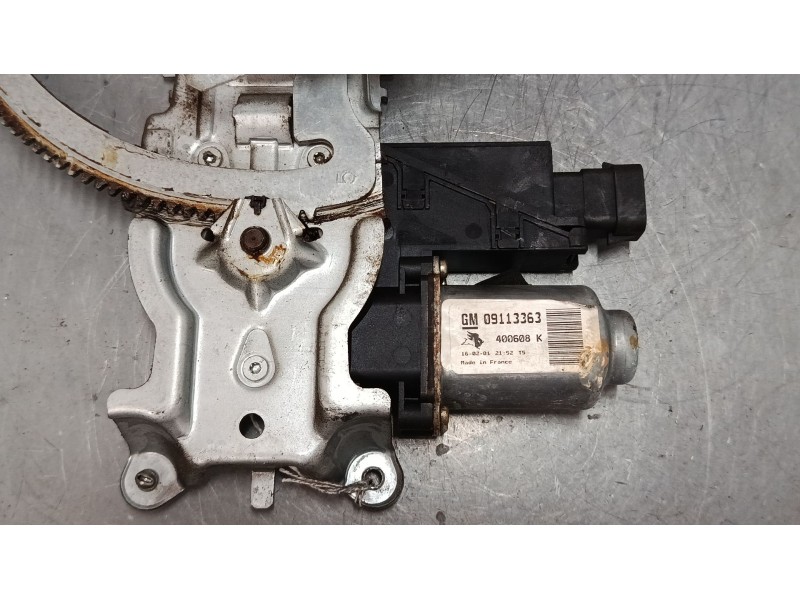 Recambio de elevalunas electrico delantero izquierdo para opel corsa c (x01) 1.2 (f08, f68) referencia OEM IAM 09113363  