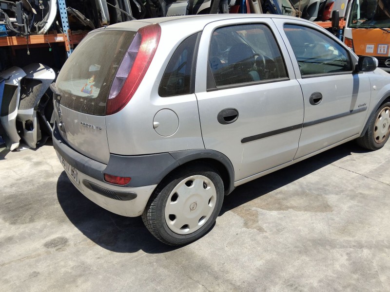 opel corsa c (x01) del año 2001