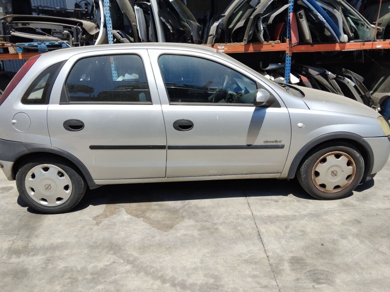 opel corsa c (x01) del año 2001
