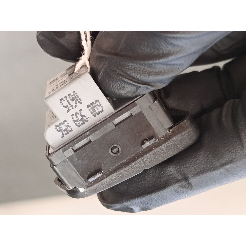 Recambio de mando elevalunas trasero derecho para volkswagen polo iv (9n_, 9a_) 1.4 16v referencia OEM IAM 6Q0959856  